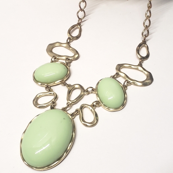 Jewelry - Unique Vintage Green & Gold Statement Necklace